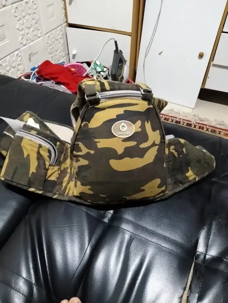 Gendongan bayi serbaguna