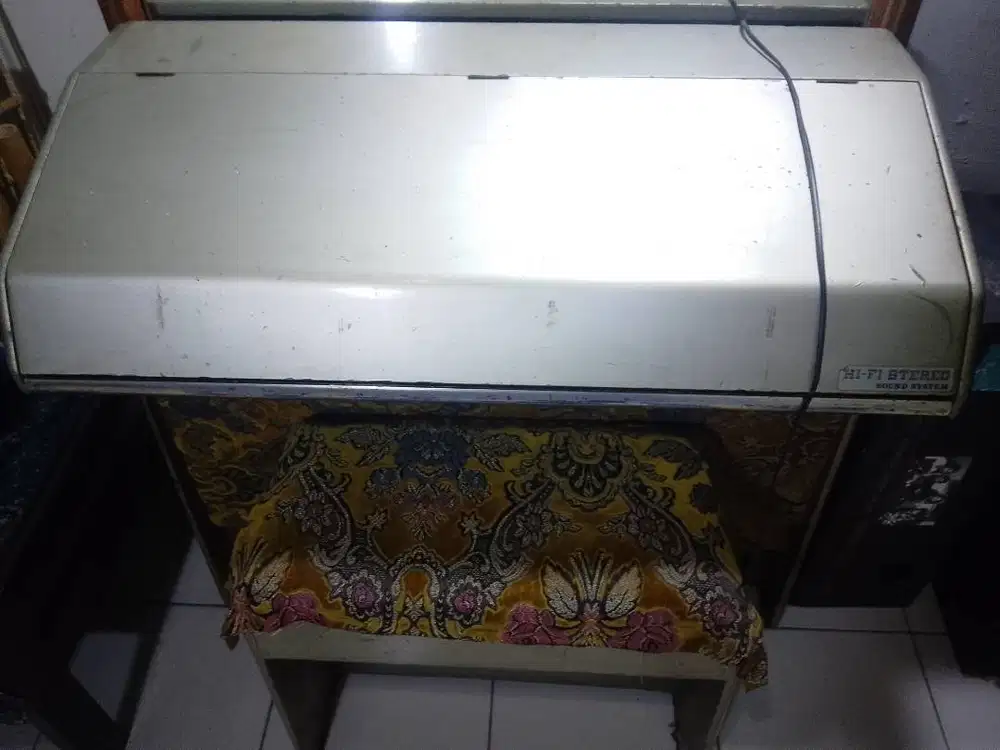 Keyboard YAMAHA Portasound PSS-680 + meja sound