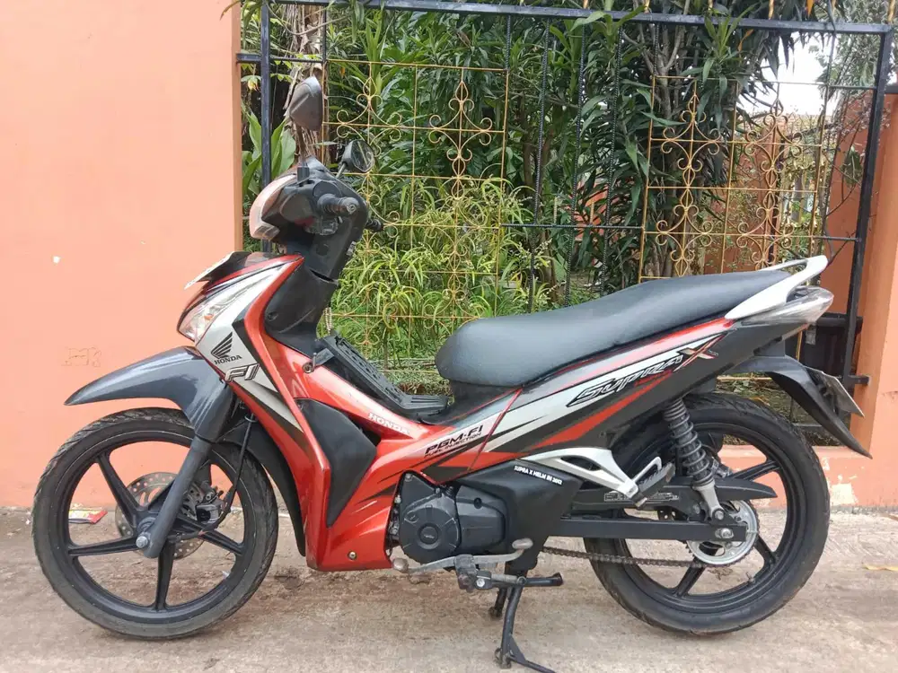 Honda Supra x 125 cw fi helm in th 2012
