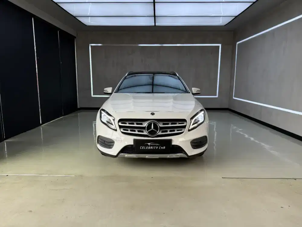 Mercedes Benz GLA 200 AMG Line White pearl 2018