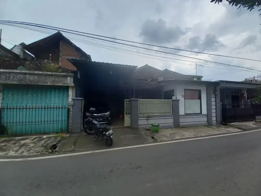 RUMAH LUAS 216 m² SIAP HUNI – 4 KAMAR – AKSES MOBIL – SHM