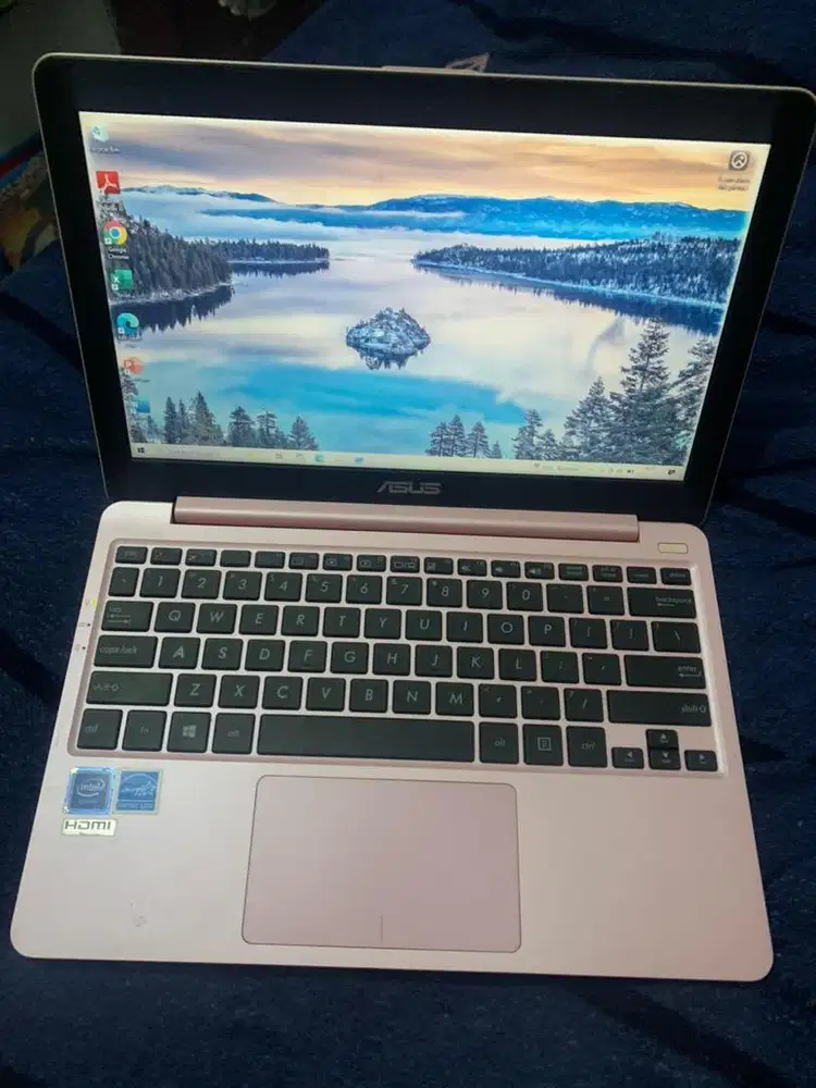 Laptop ASUS E203MA Pink ,nyala normal ,minus keyboard Ada Charger ,