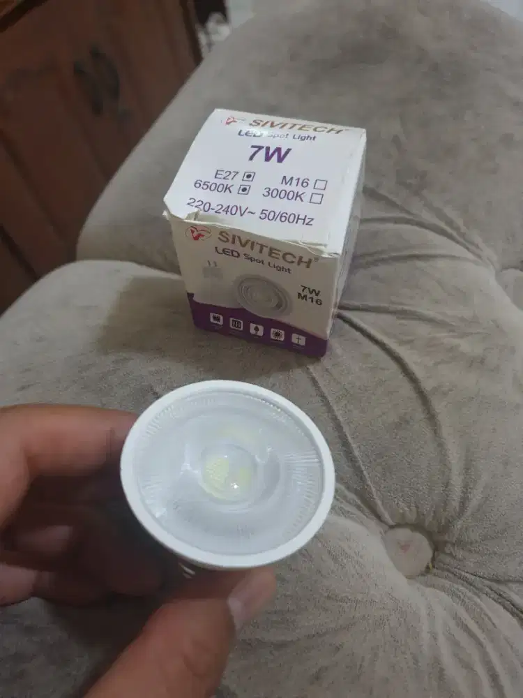 Di jual lampu LED 7 W