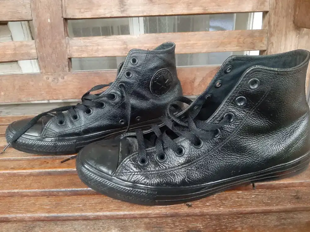 Converse hi leather black on black