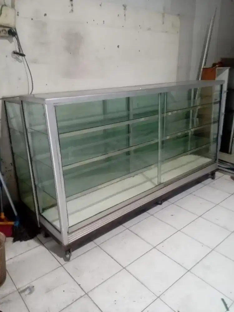 Etalase bekas 2 meter