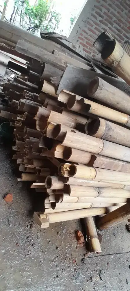 Bambu bekas cor