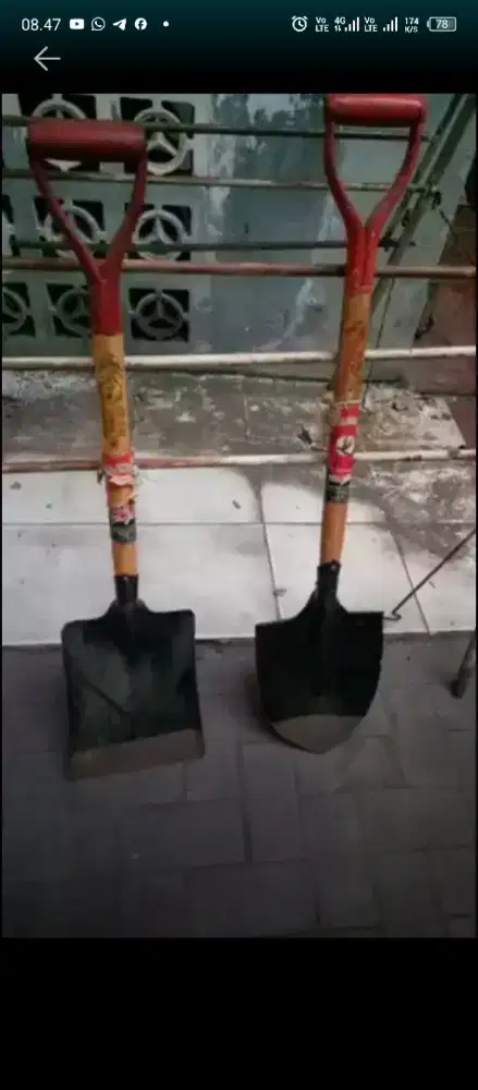 Sekop Pasir Ujung kotak dan lancip