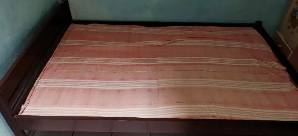Dijual dipan buat tempat kasur , bahan dari kayu
