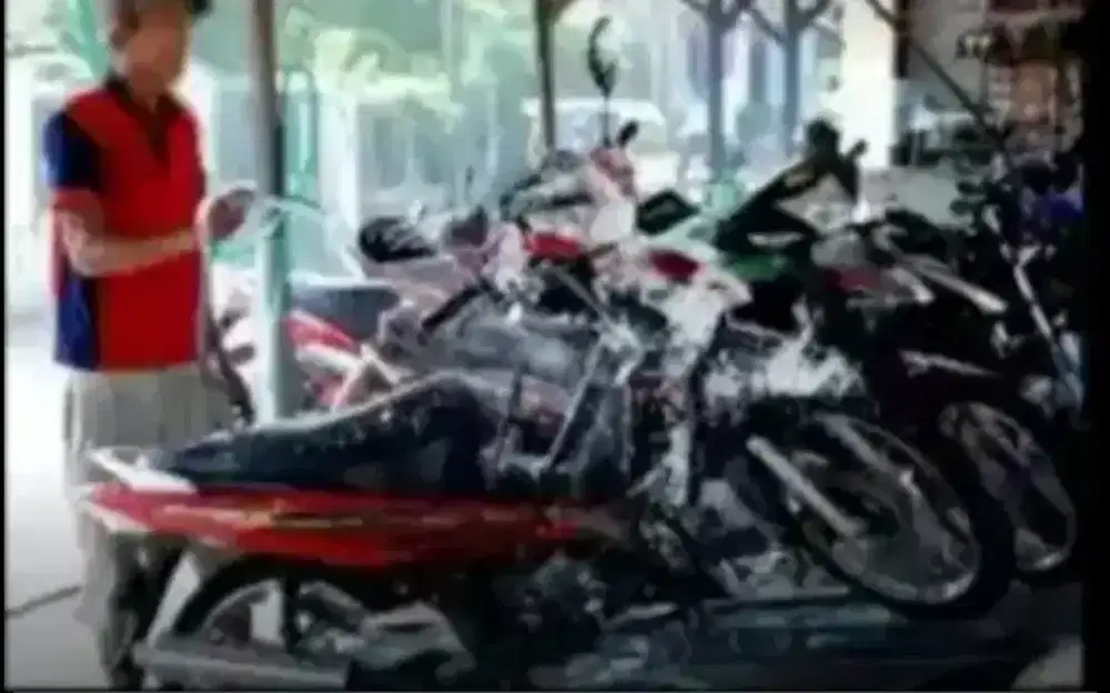 Dibutuhkan Tenaga Buat Cuci Sepeda Motor Di Showroom Motor