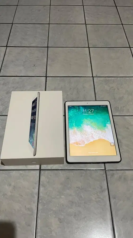 IPAD AIR WIFI + CELL 128GB -- IBOX NEGO