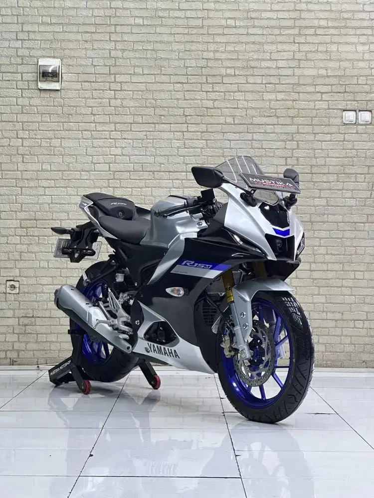 Yamaha R15 M seperti baru