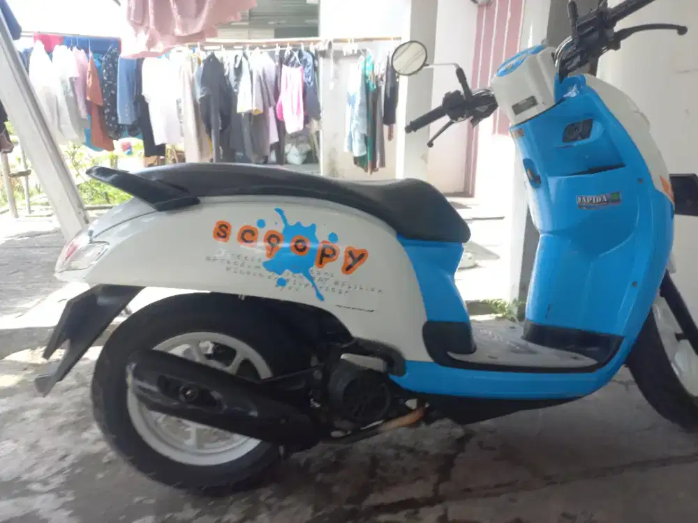 Scopy 2017 biru putih limited