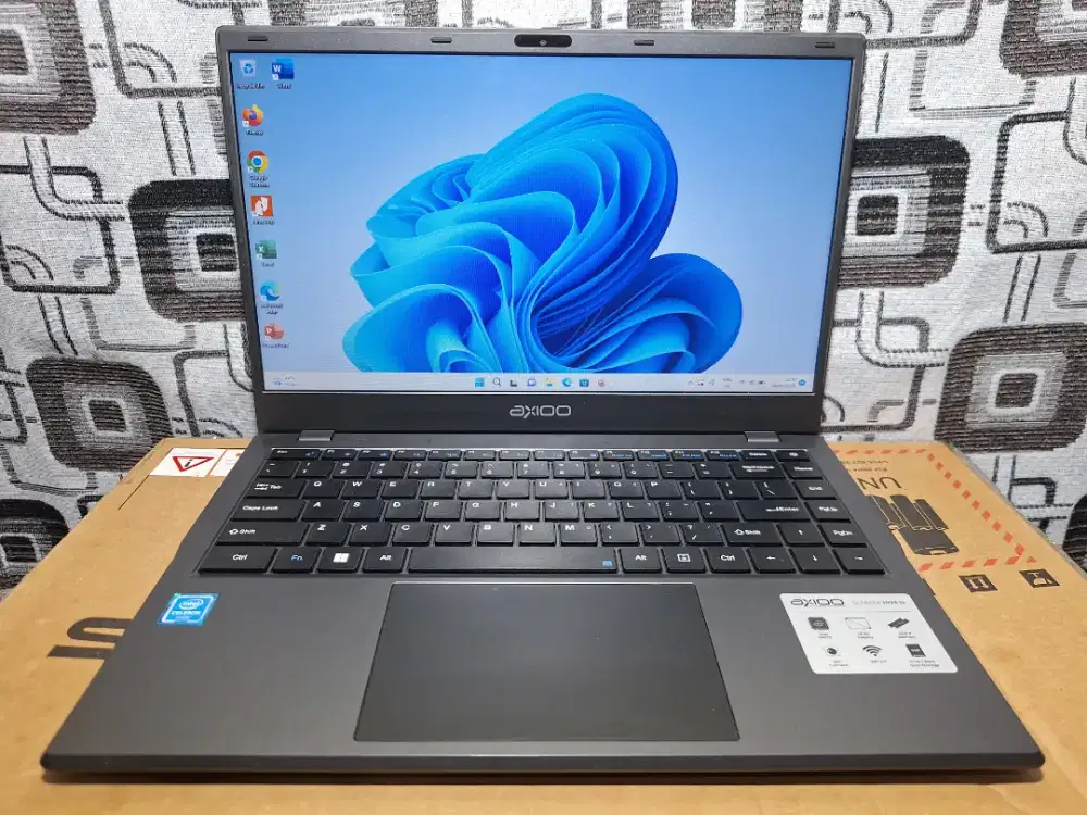 Laptop Axioo SlimBook Hype 10 ram 8gb SSD slim mulus batre awet mantap