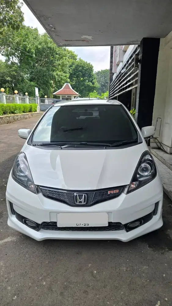 HONDA JAZZ PUTIH 2013 KM RENDAH