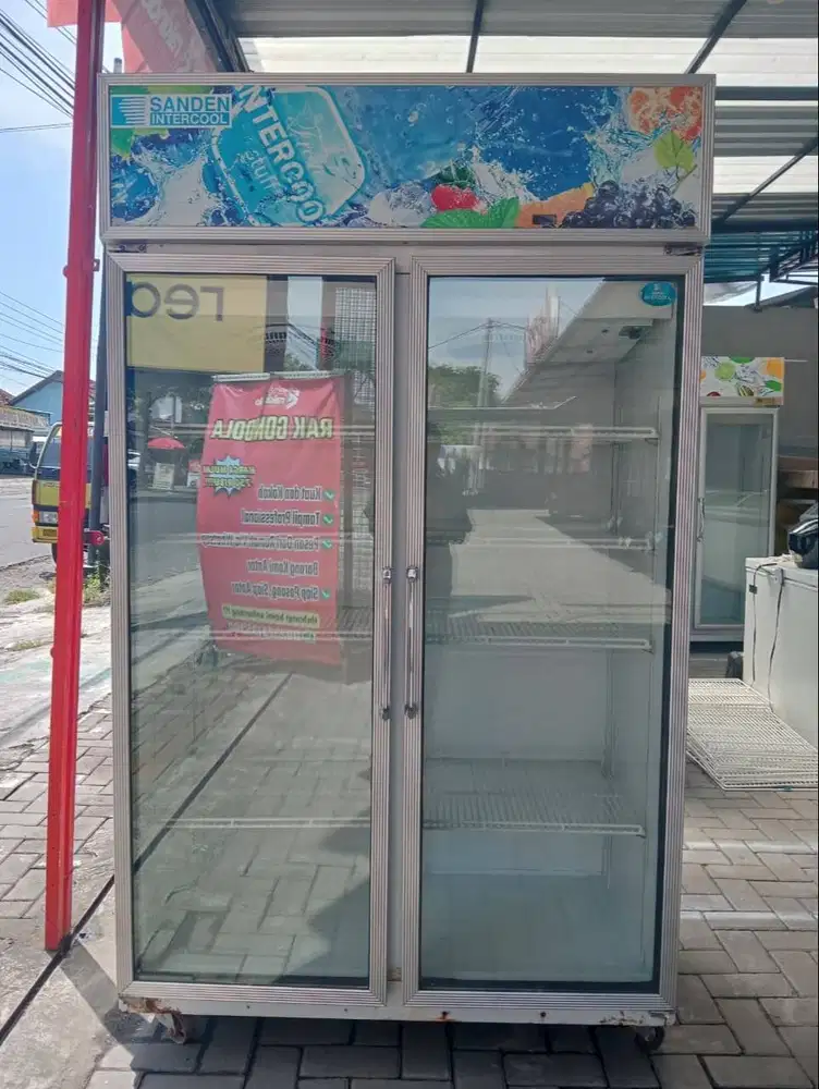 Showcase bekas murah 2 pintu merk sanden intercool 1000L mesin normal