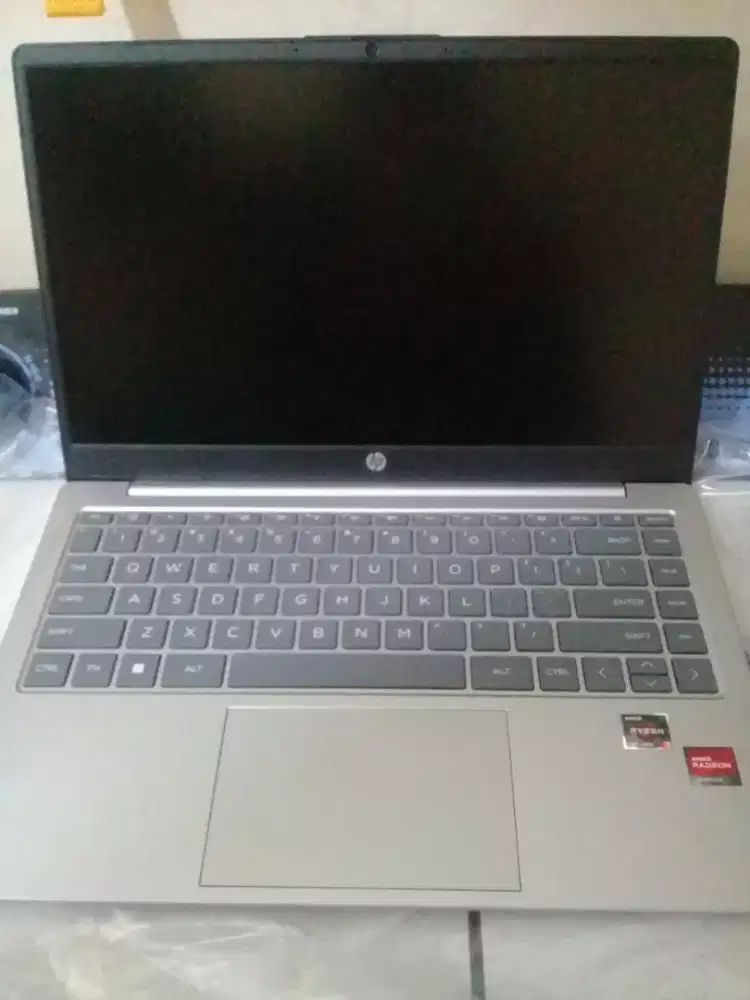 Laptop hp AMD Reyzen 3 7320U APU SSD 512GB SDRAM 8GB