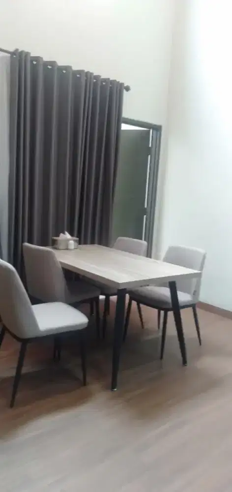 Di sewakan rumah full furnished 70jt nego. Raffles Hills Cibubur