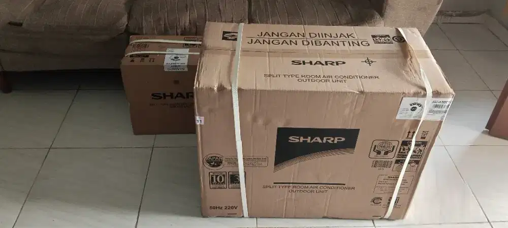Jual AC baru Sharp 1/2 pl masih kondisi baru dalam segel cod denai