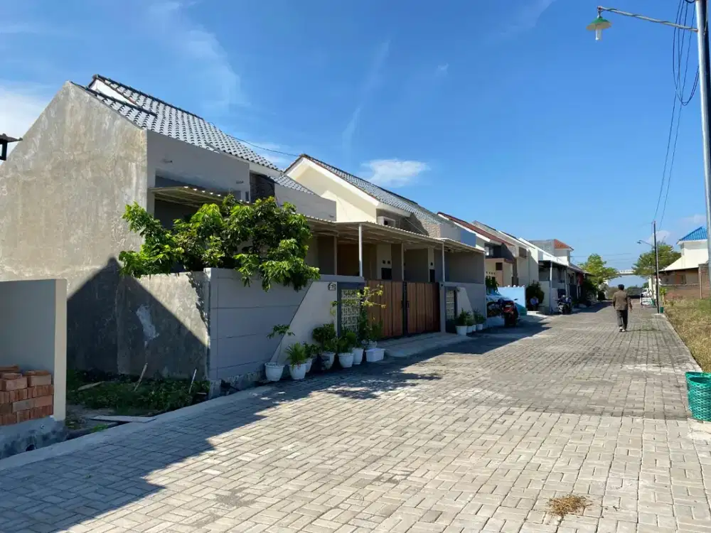 Dijual rumah di Solo Raya Model Industrial luas tanah mulai dari 80 meter pesan bangun masih ready banyak