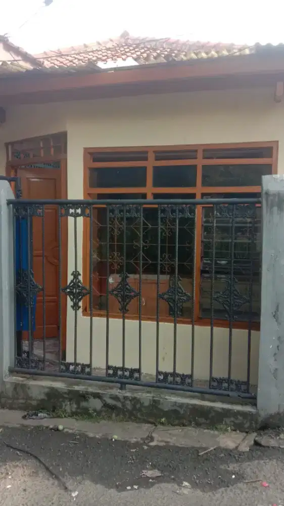 Rumah di Kejaksaan I, Larangan, Dekat SMP 245