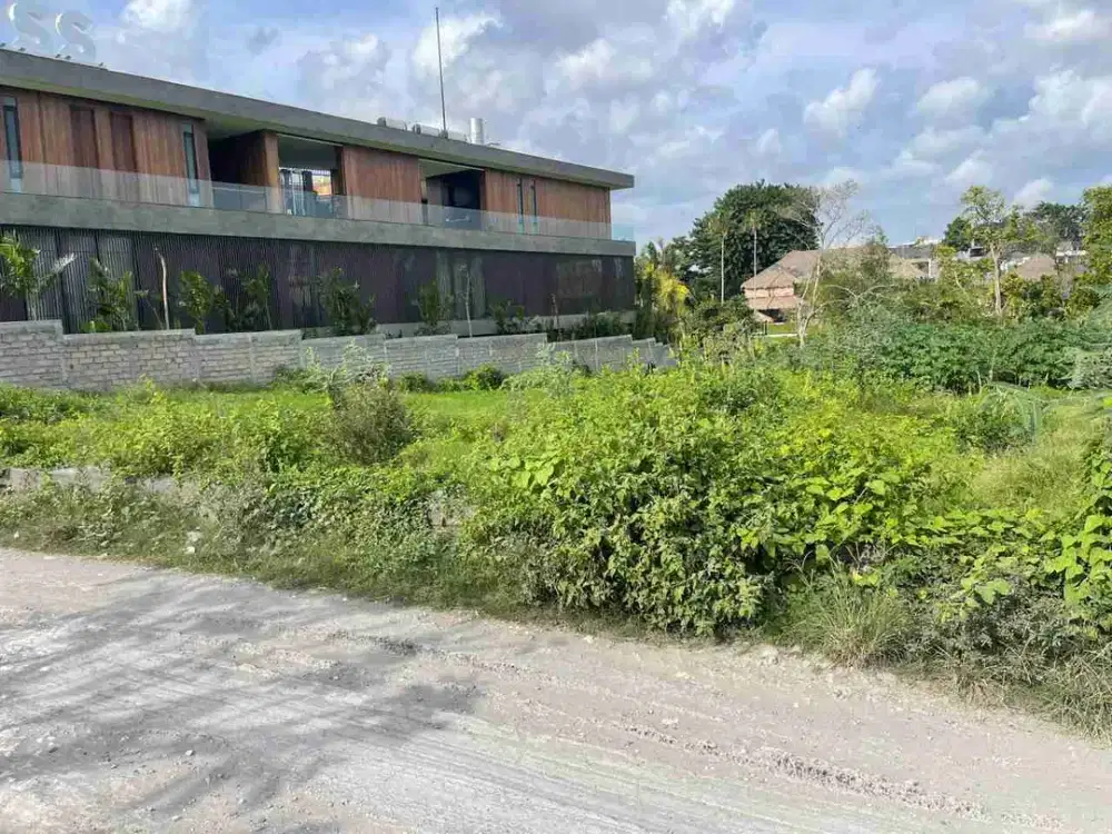 Di jual tanah sangat langka ke pantai hanya 4 menit lingkungan villa mewah lingkungan bersih sangat cocok untuk di bangun villa