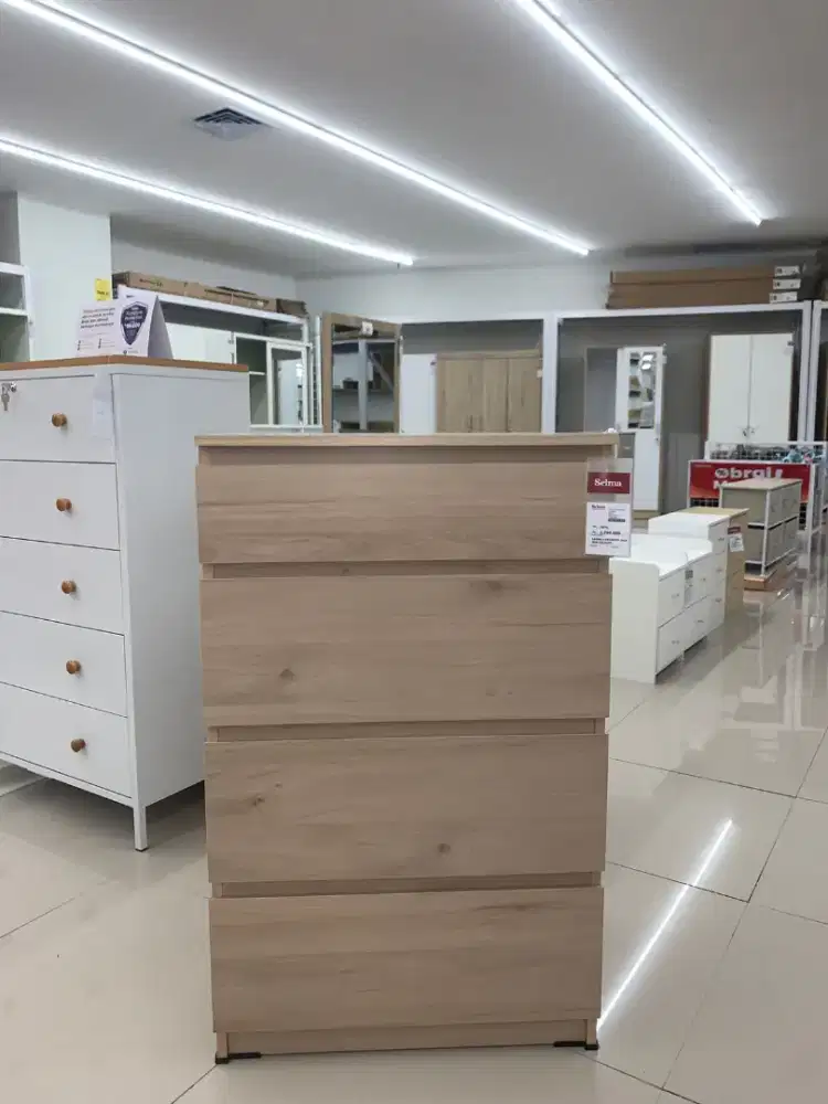 Laci pakaian 4 tingkat