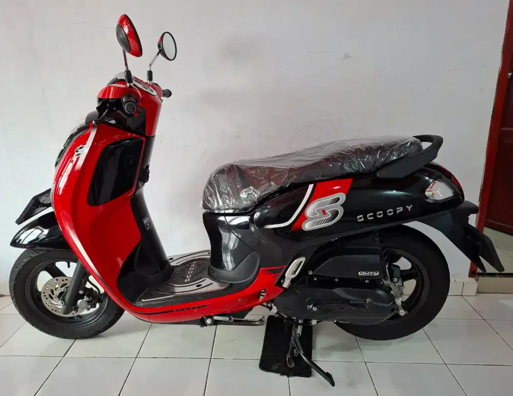New scoopy pemakaian 6 bulan km 3 ribu