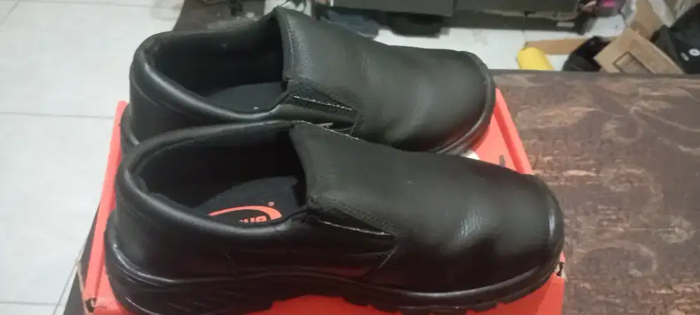 Sepatu safety DR OSHA ukuran 42