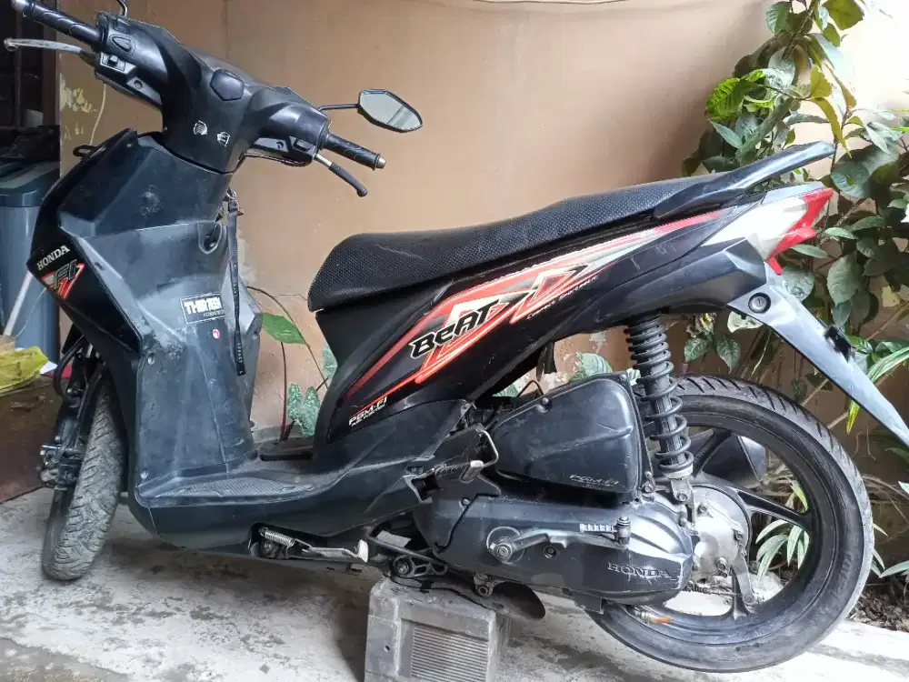 Jual Honda Beat Fi (D) tahun 2013 ss LKp+faktur ada pajak & STNK off