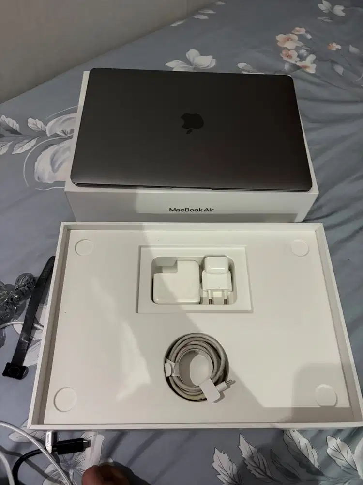 Macbook Air 2020 i5 8GB 512GB