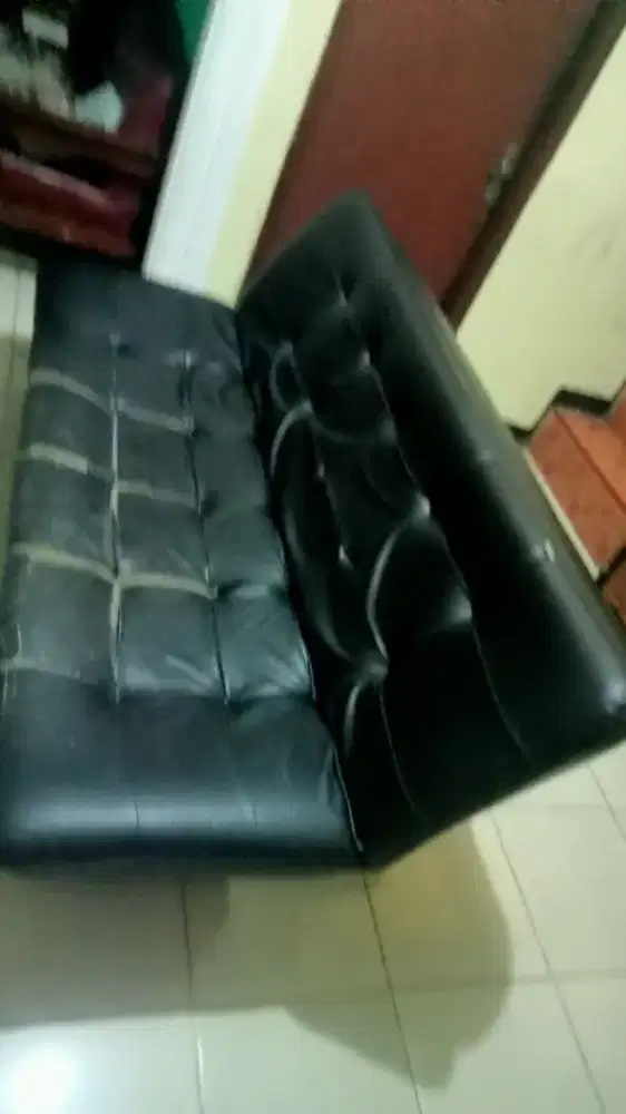 Sofa untuk duduk dan tidur
