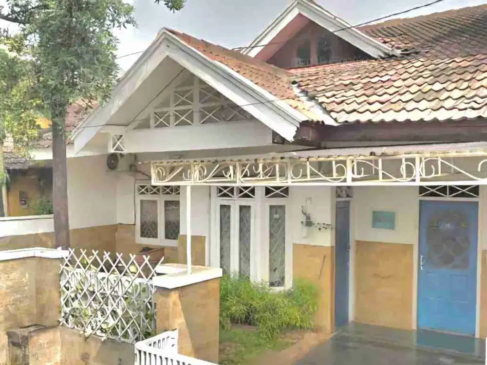 Rumah di BINTARO  3A dengan halaman belekang