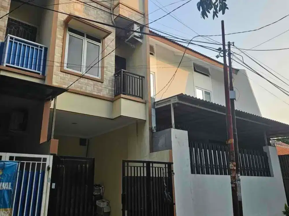 RUMAH MODERN MINIMALIS 3 LANTAI DI TANJUNG DUREN