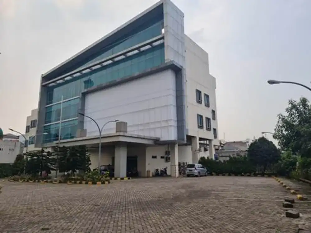 Dijual Gedung Kantor Strategis 4 LT, 9 Menit ke Stasiun KRL Jatinegara, 500 Meter ke Tol Panjaitan Jakarta Timur