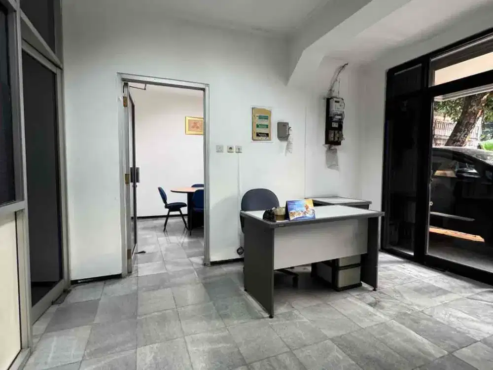 RUMAH 2LT DI A M SANGAJI PETOJO JAKARTA PUSAT