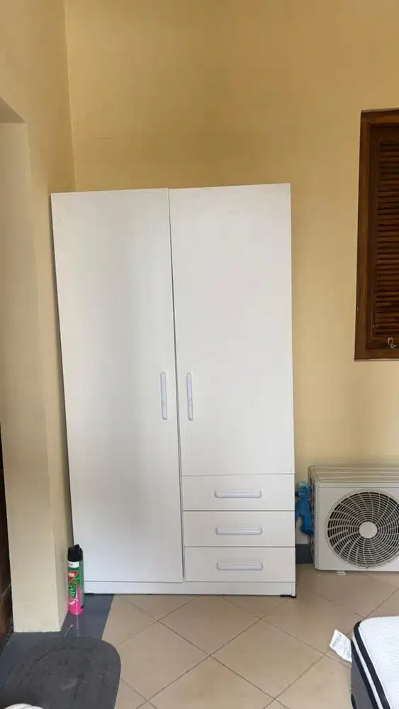 Kasur dan lemari