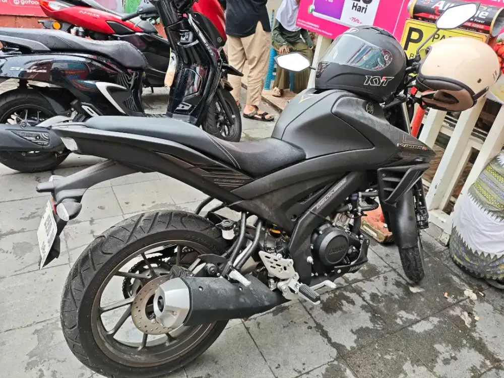 Vixion R 2023 Hitam Doff