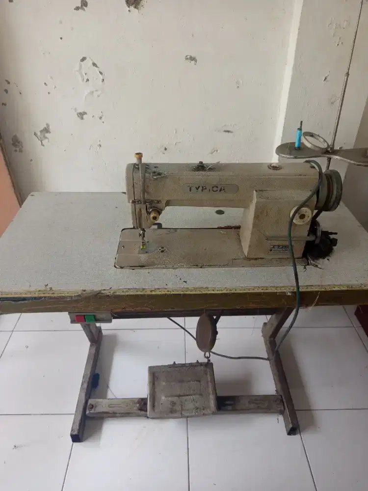 Mesin jahit typical second