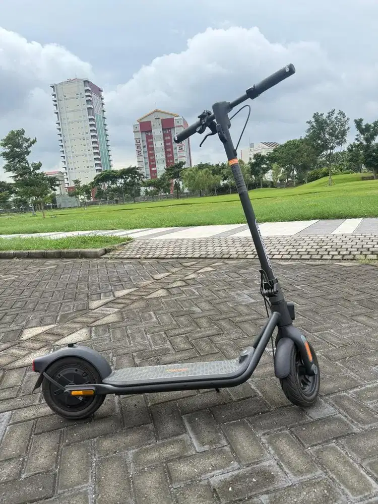 Scuter listrik mrek ninebot
