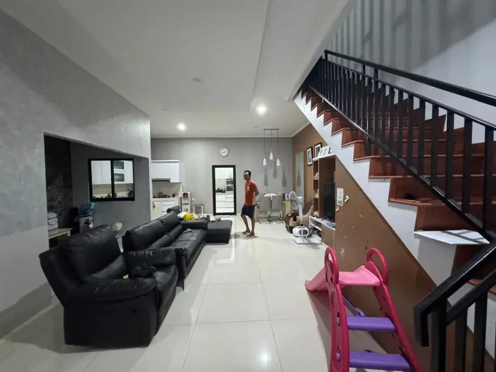 dijual rumah siap huni taman surya 5