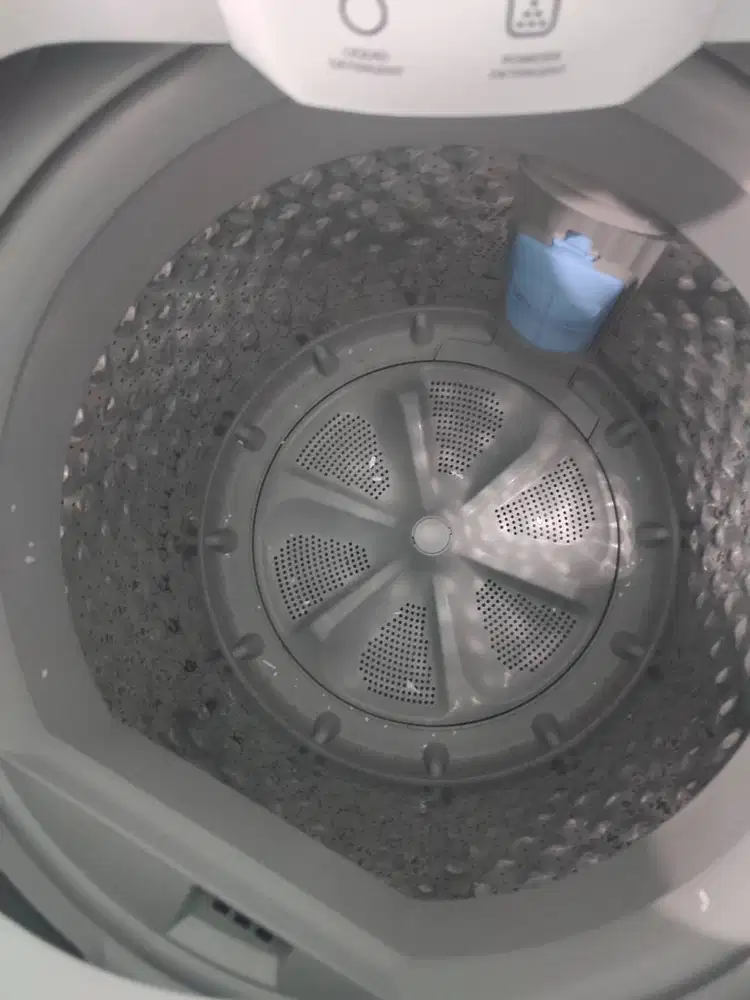 Mesin cuci 1 tabung merek toshiba (mines kardus)