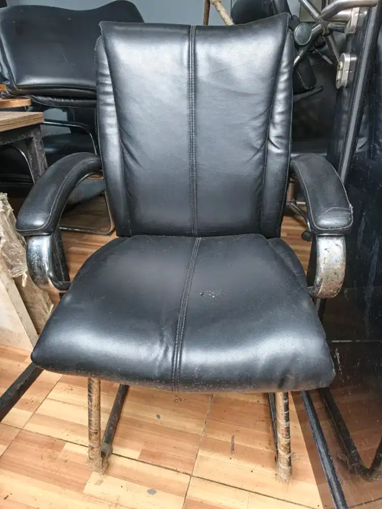 Bangku kursi model boss besar dan tebal per item 1jt nego tipis ya