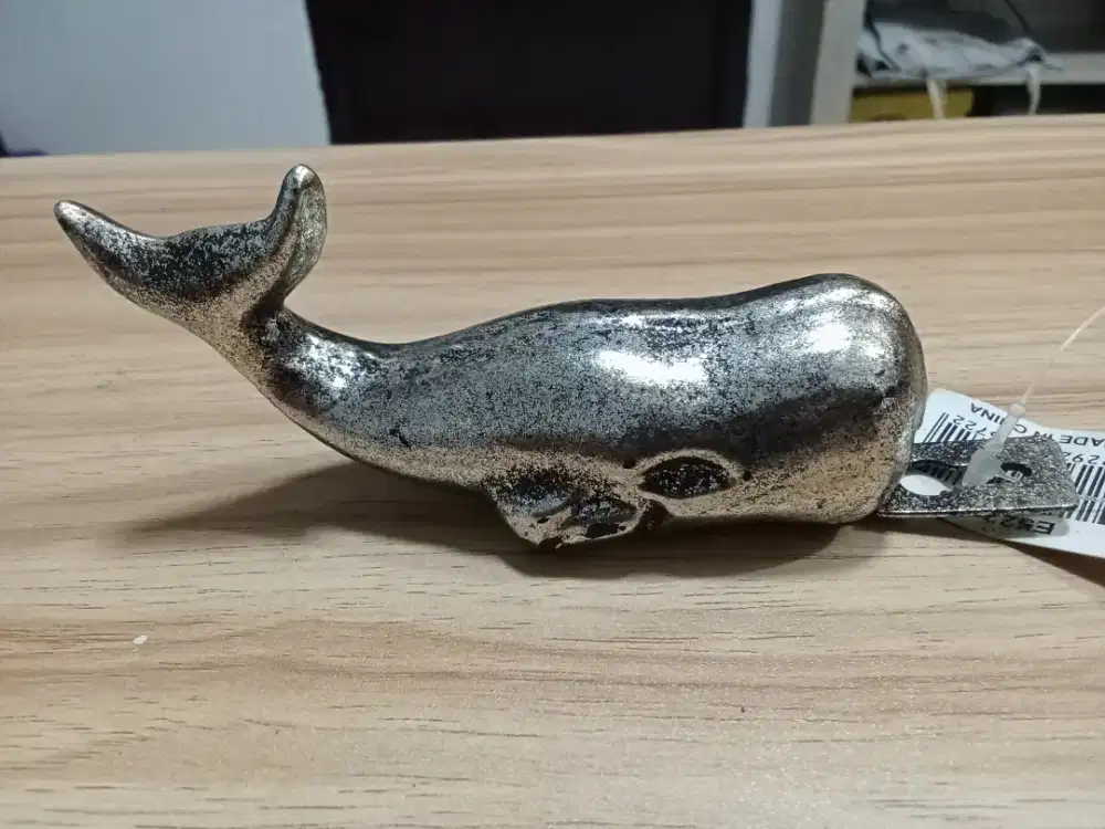 Collectible item: Iron Sperm Whale, Rustic Silver, COD Cijantung Dsk