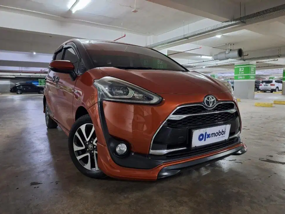 DP MURAH Toyota Sienta 1.5 Q Bensin-AT 2017 Orange C2MHB