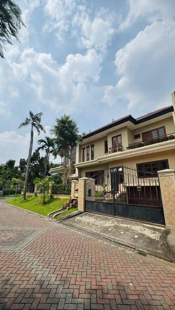 Dijual Rumah Mewah Graha Family Blok C Surabaya Barat