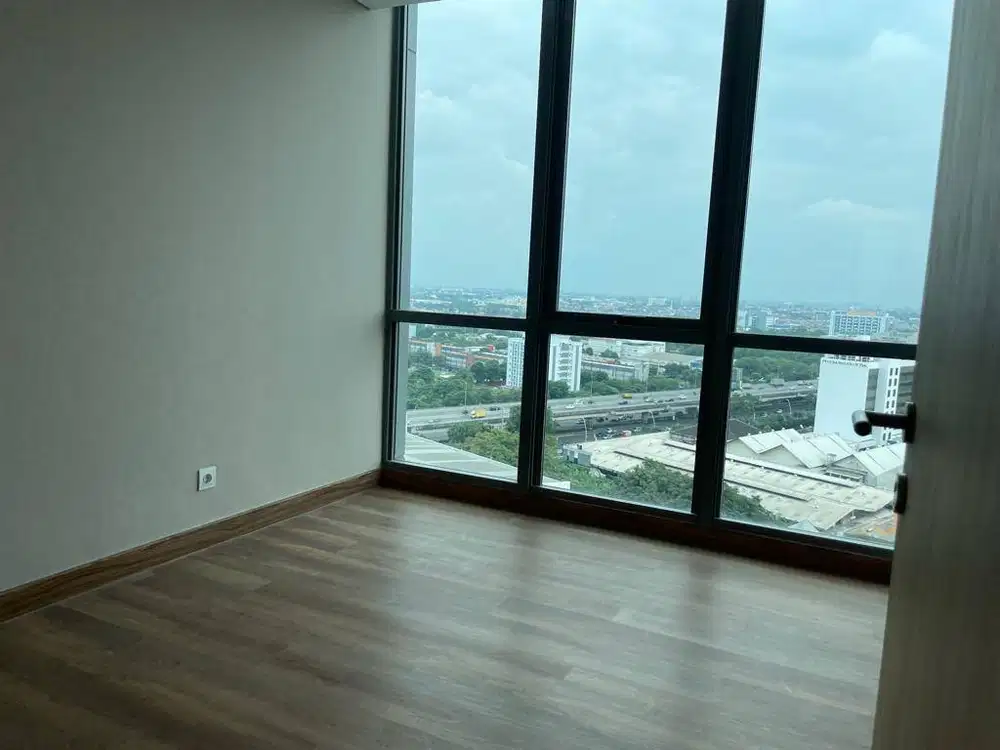 Holland Village Unfurnished Hadap Selatan Lepas