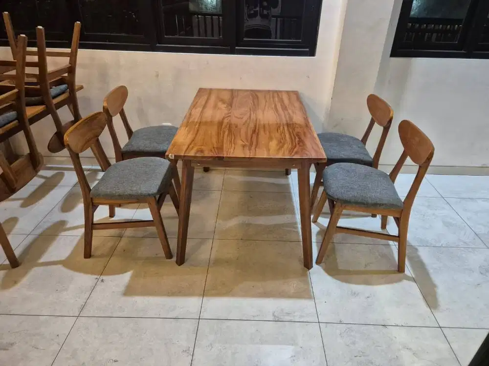 MEJA KURSI RESTO & CAFE