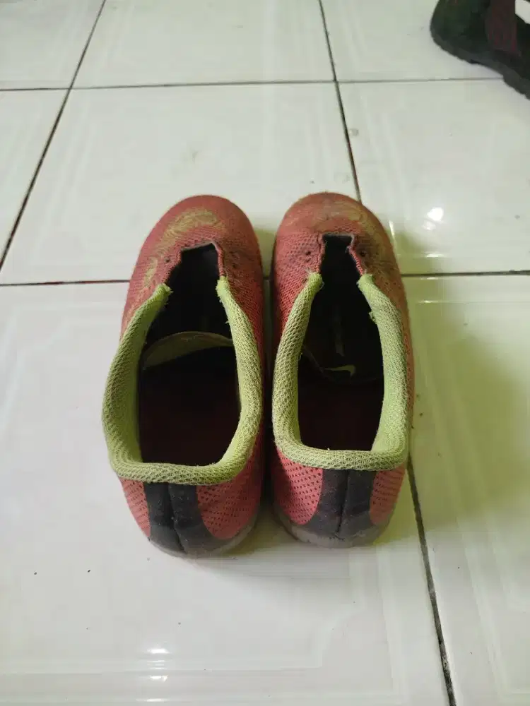 Sepatu futsal mercurial