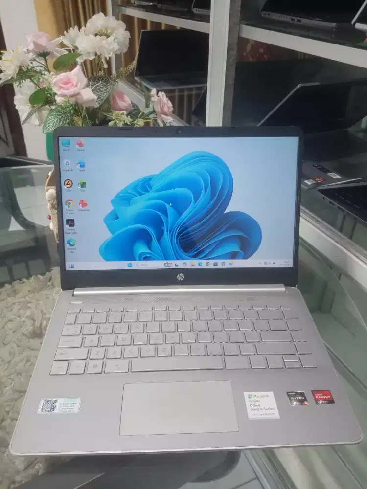 Laptop HP 14s Amd Ryzen 5 5500U Ram 8 Ssd 512