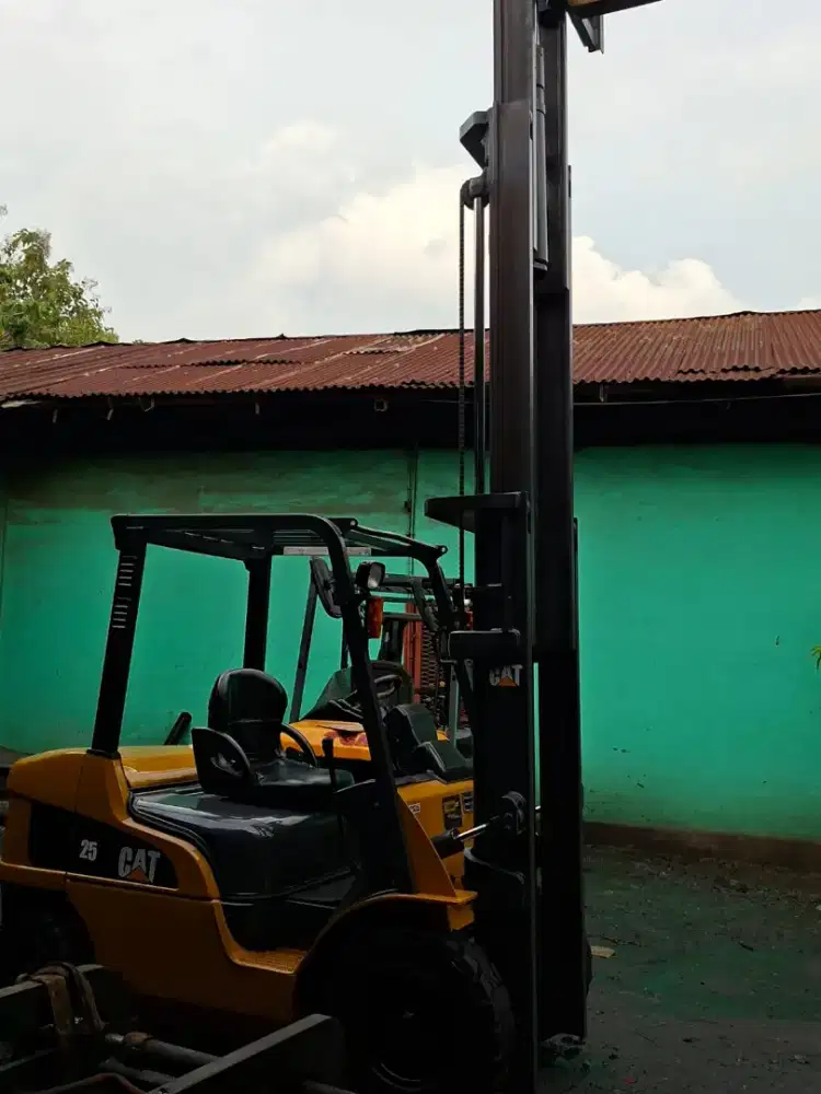 Forklift Caterpillar 2,5 Ton,Manual,Tiang Threelift,Tahun 2019